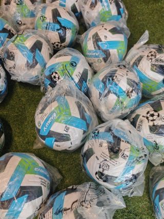 ⚽️ OBFZ Nitra sme nedávno odovzdali 150 kusov našich prémiových lôpt! 💙💚 Ak chceš aj ty pre svoj klub kvalitné tréningové...